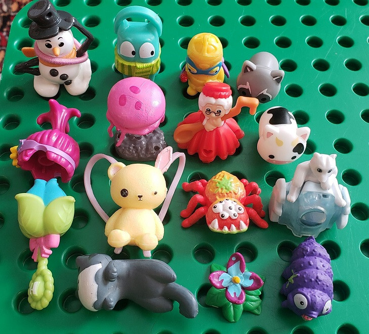 lot #16 – 15 small animal figures and other pieces SEE image
