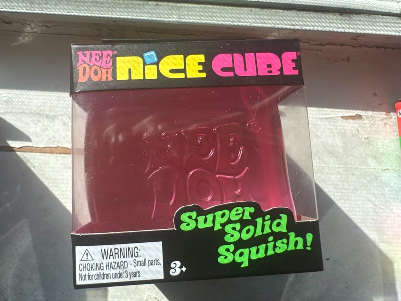 NeeDoh Nice Cube RARE UNOPENED RED 2.25" FUN TO SQUISH. VERY RARE/AUTHENTIC.